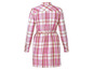 Růžové šaty s dlouhými rukávy s kostkovaným vzorem.