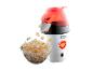 Popcorn v misce vedle bílého popcorn stroje Russell Hobbs.
