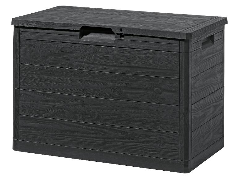 Tmavě šedý zahradní box s imitací dřeva, s úchyty a uzamykatelným víkem.