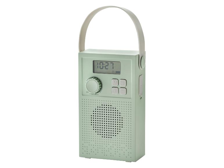 Přenosné rádio v mátově zelené barvě s digitálním displejem a rukojetí.