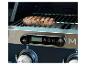 Grilovaný steak s digitálním teploměrem Grill Meister na plynovém grilu.