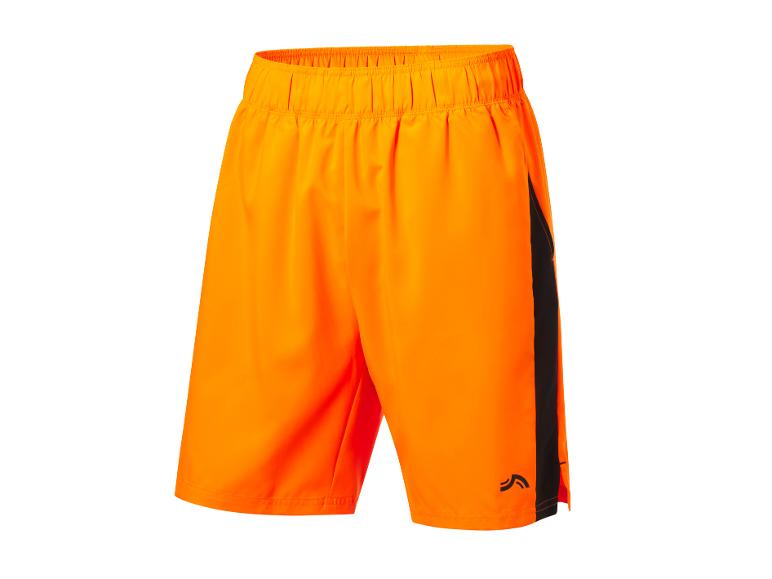 Oranžové sportovní šortky s černými detaily.