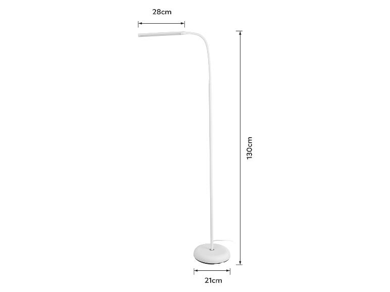 Bílá stojací lampa s výškou 130 cm, délkou hlavy 28 cm a průměrem základny 21 cm.