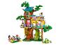 Sada LEGO Friends s víceúrovňovým domečkem na stromě, s figurkami a doplňky.
