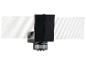 Černý pohybový senzor s integrovanými panely.