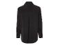 Černá košile s dlouhým rukávem.