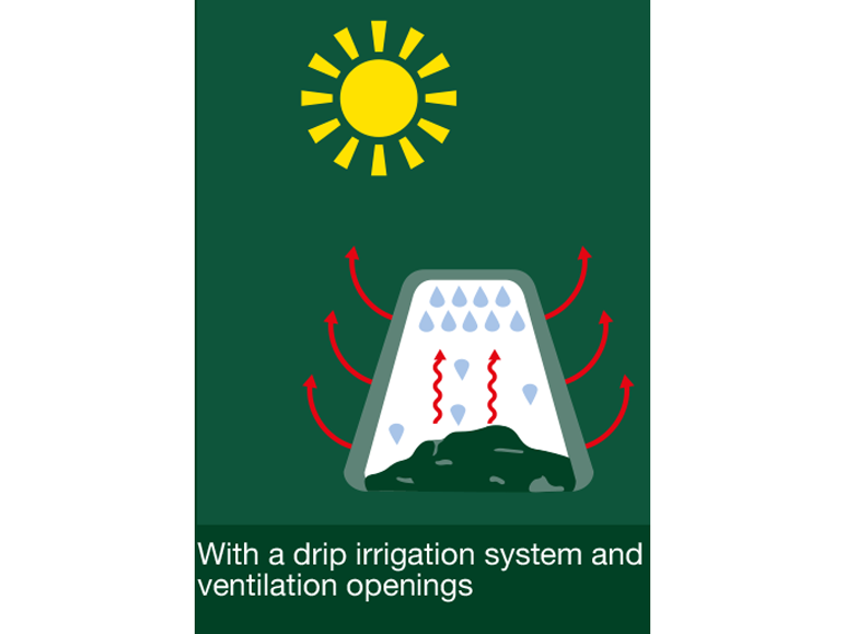 Kompostér PARKSIDE® s kapkovou závlahou a ventilačními otvory pod sluncem.