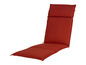 Červený polštář na lehátko do zahrady.