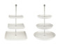 Dva bílé etažéry s kulatými a čtvercovými podnosy