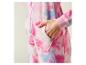 Růžová fleecová kombinéza s potiskem tie-dye.
