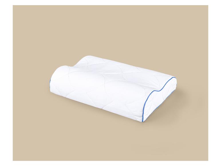 Bílý ergonomicky tvarovaný polštář s modrým lemováním