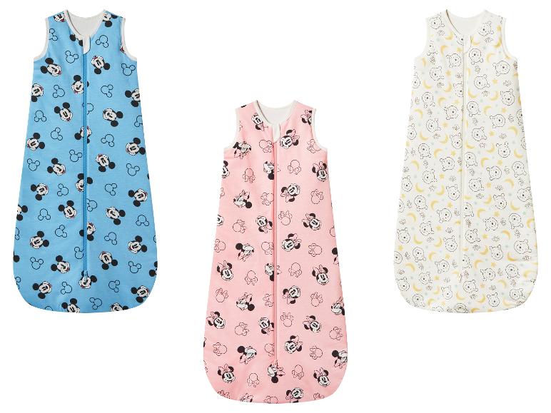 Tři dětské spací pytle: modrý s Mickey Mousem, růžový s Minnie Mousem, bílý s Medvídkem Pú.