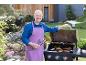 Grilování na grilu Grillmeister: kuře, klobásy a zelenina.