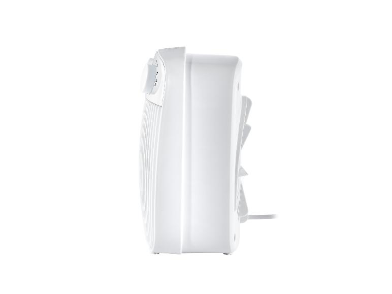 Bílý elektrický ventilátor s otočným ovládáním a napájecím kabelem