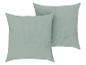 Dva čtvercové světle šedavě zelené polštáře.