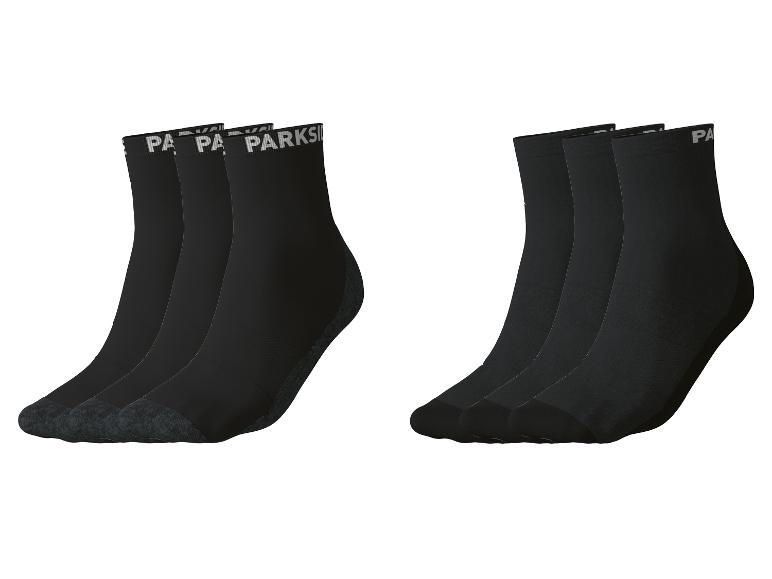 Dvě balení černých ponožek, jedno s nápisem „PARKSIDE“ na lemu