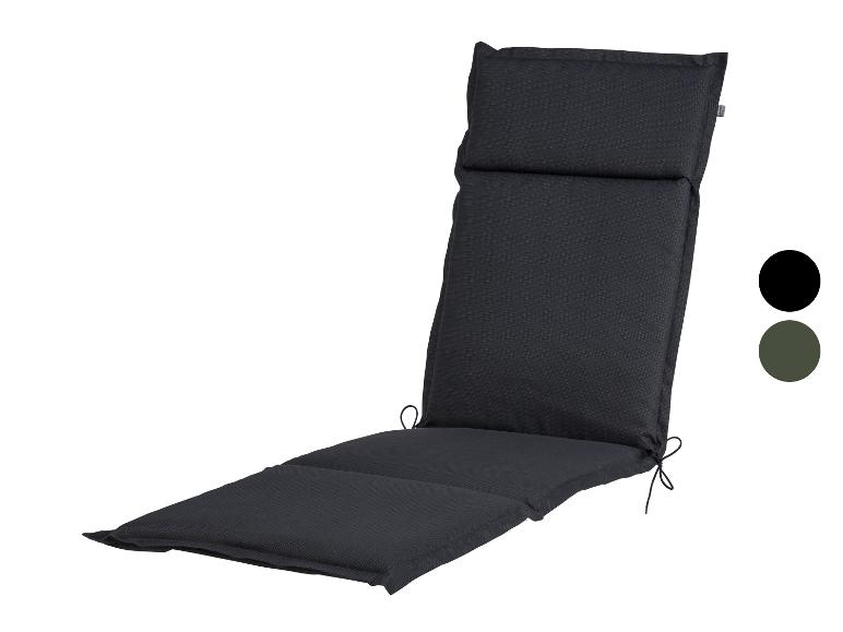 Černý relaxační polštář s extra opěradlem.