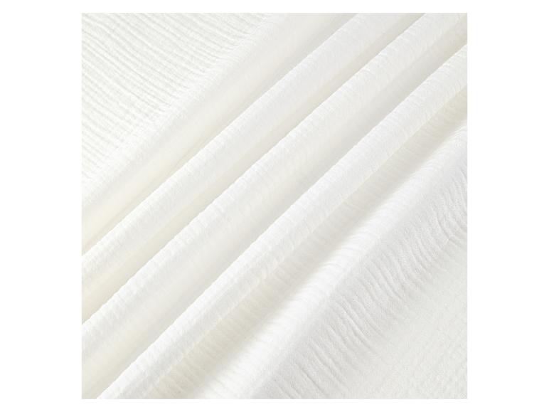 Bílá strukturovaná látka, složená.