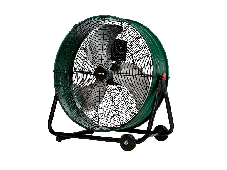 Tmavě zelený průmyslový ventilátor Parkside na kolečkách.