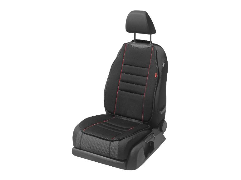 Černé autosedačka s červeným prošíváním.