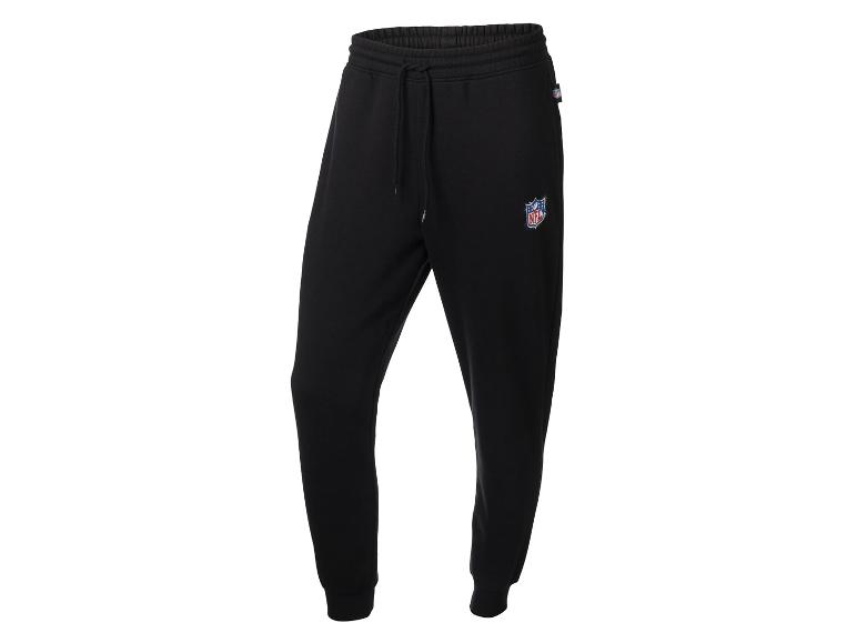 Černé tepláky s logem NFL.