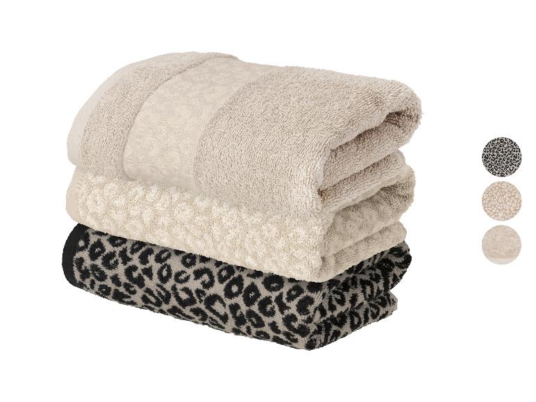Skládané ručníky s leopardím vzorem v béžové a černé barvě