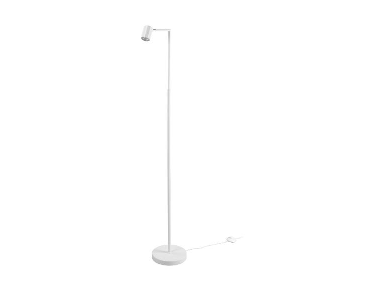 Moderní bílá stojací lampa se směrovatelnou lampou.