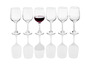 Šest sklenic na víno, z nichž jedna je naplněná červeným vínem.