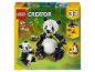 Stavebnice LEGO Creator 3 v 1 Panda se 626 dílky, kterou lze přestavět na kosatku nebo tučňáky.