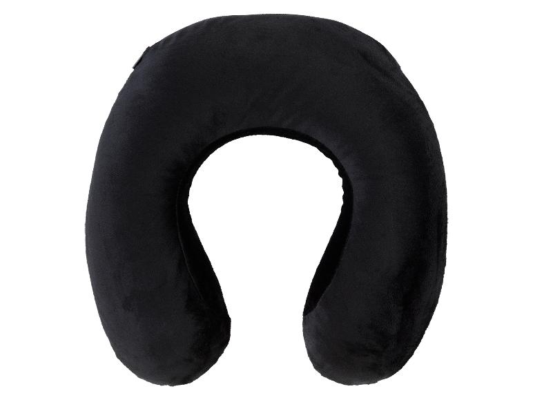 Černý sametový cestovní polštář, pro pohodlí v letadle nebo autě.