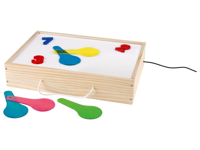 Dřevěný světelný box s barevnými průsvitnými čísly a pádly