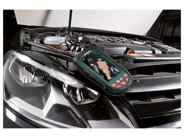 Parkside endoskop s kamerou pro kontrolu automobilových motorů.