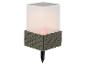 Solární zahradní lampa s proutěným designem a efektem plamene.