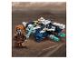 LEGO figurka Plo Koon se světelným mečem a jeho hvězdná loď na hnědé krajině