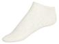 Nízké bílé bavlněné ponožky.