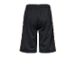 Černé sportovní šortky s bočními pruhy.