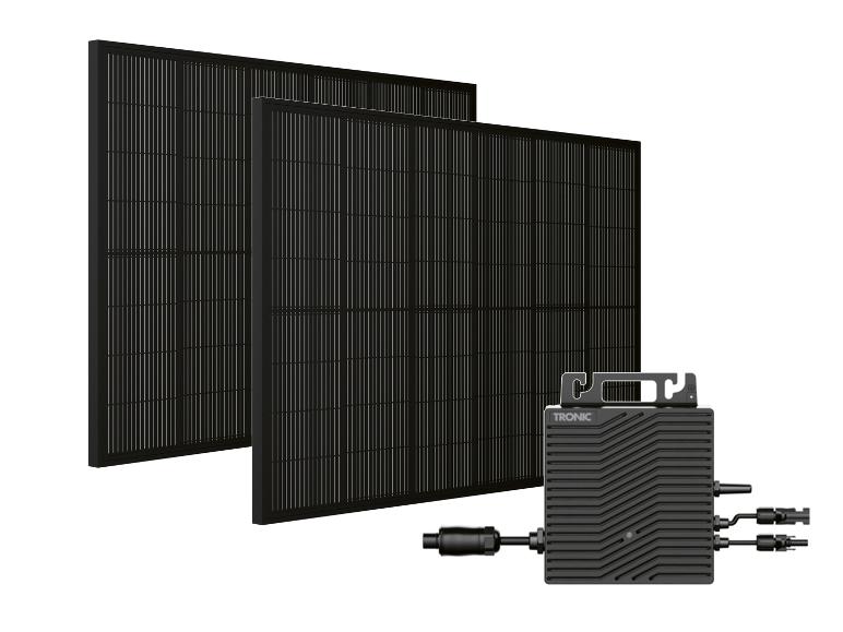 Dva černé solární panely s černým měničem TRONIC.