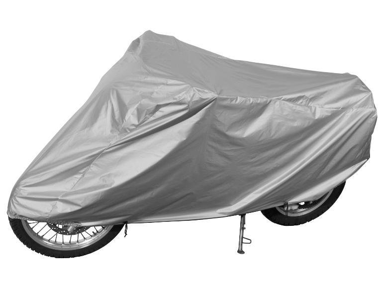 Stříbrná plachta na motocykl na bílém pozadí.