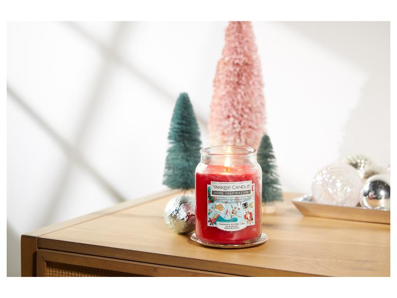 Svíčka Yankee Candle Home Inspiration, vánoční dekorace.