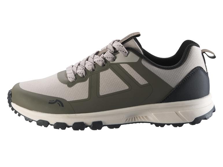 Treková bota v khaki a béžové barvě na bílém pozadí