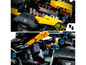Detailní pohled na Lego Technic Bugatti Chiron s viditelným motorem a elektronickým panelem.