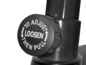Černé tlačítko s nápisem 'To adjust loosen then pull'.