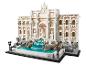 Model LEGO fontány Trevi s architektonickými detaily a průsvitnou modrou vodou.