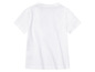 Bílé tričko s krátkým rukávem.