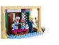 Sada LEGO Disney Frozen s Annou, Elsou, Olafem a tučňákem, ve scéně pekárny.