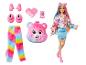 Panenka Barbie s doplňky Care Bears, včetně plyšové hlavy, hřebenu a oblečení.