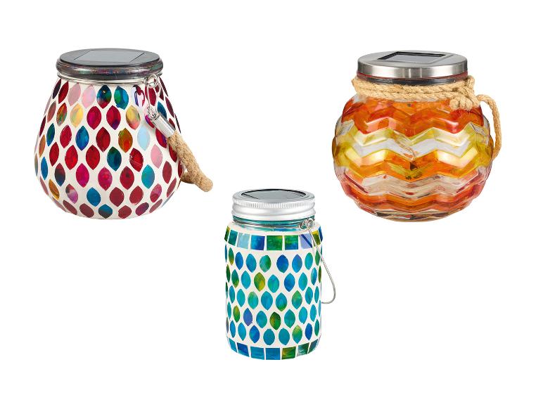 Tři barevné solární lampiony v mozaikovém a boho stylu.