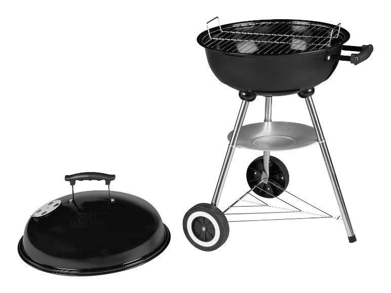Černý kotlový gril na dřevěné uhlí s kolečky a samostatným víkem s textem „GRILL MEISTER“