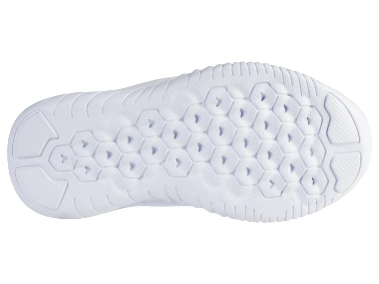 Bílá běžecká obuv Nike Free s podrážkou s protiskluzovým vzorem.