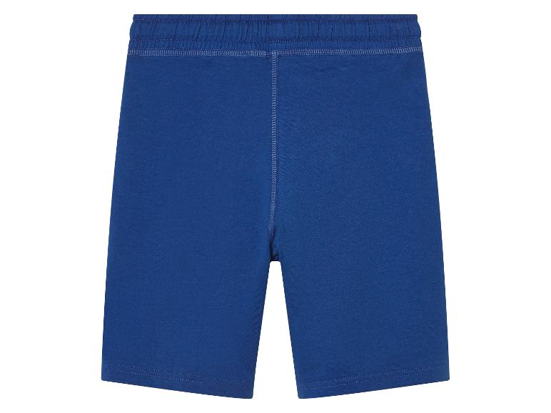 Modré dětské šortky, neformální styl.